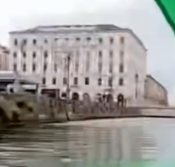 Expulsaron temporalmente a mujer que tiñó de verde el Gran Canal de Venecia